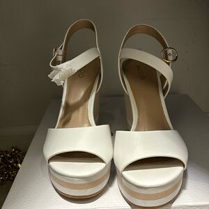 Also white wedges with soft bottom